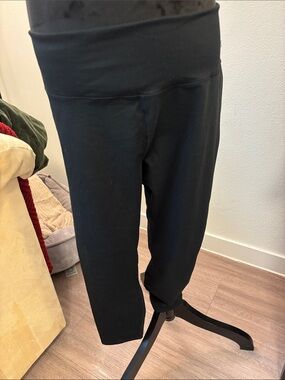 Black Fabletics leggings